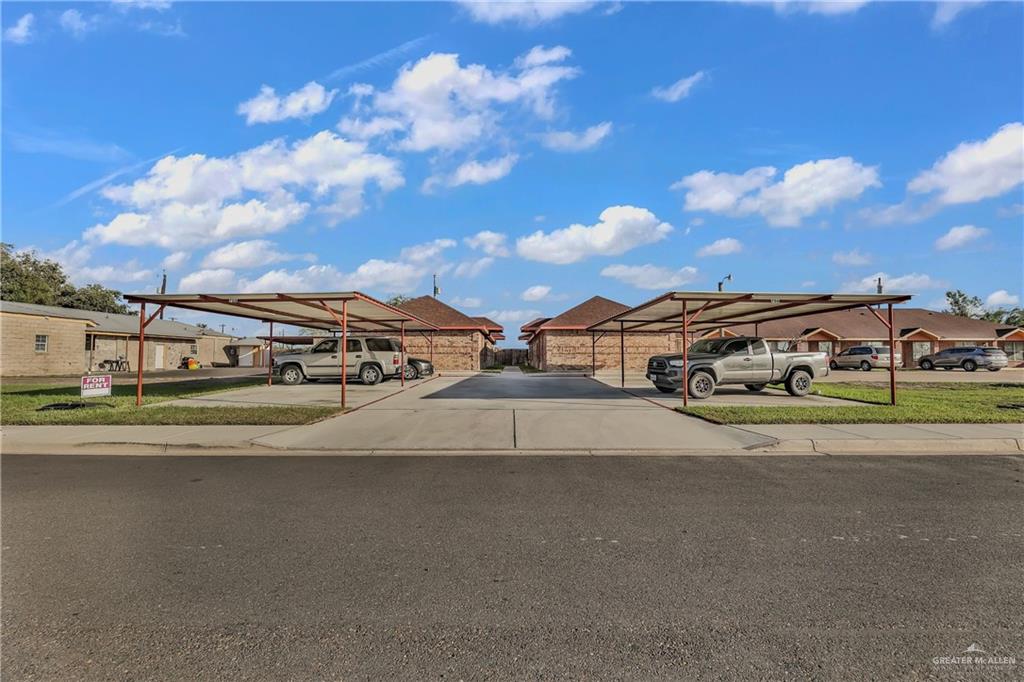 a view of multiple houses with a big yard