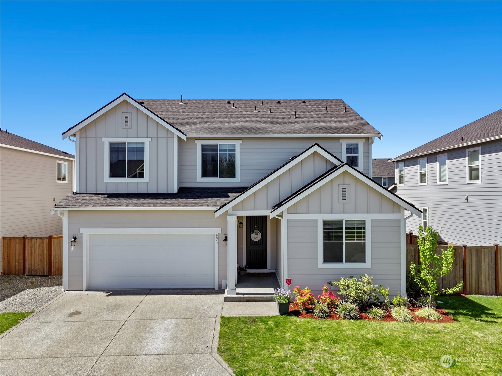 a front view of house with yard