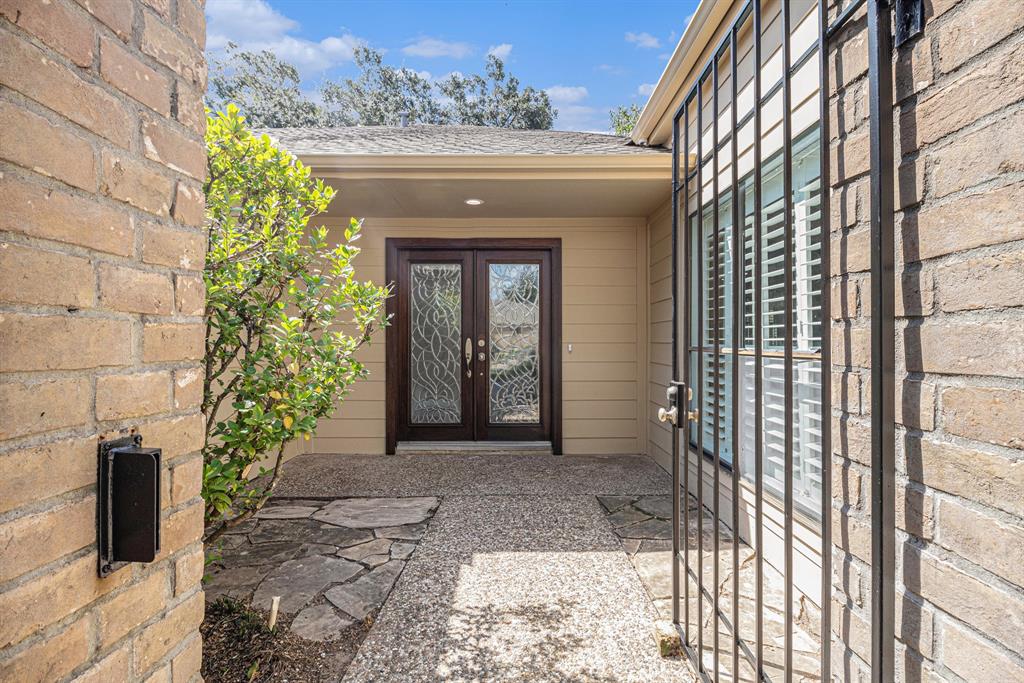 a view of a front door of the house