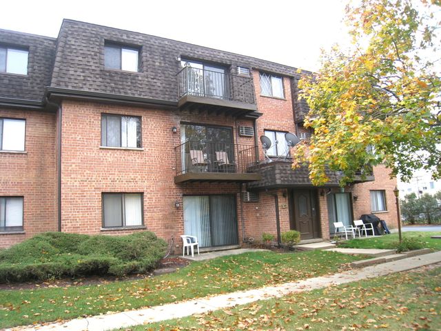 $1,675 | 929 South McKinley Avenue, Unit 3A | Arlington Heights