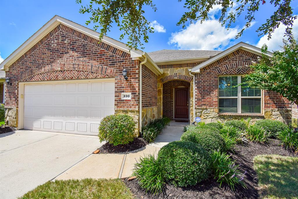 Welcome to Del Webb and the much sought after Martin Ray, let us explore! Wonderful open plan concept, 2 bed, 2 bath + flex room and over-sized garage