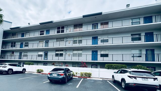 $129,900 | 6675 South Oriole Boulevard, Unit 2050 | Villages of Oriole