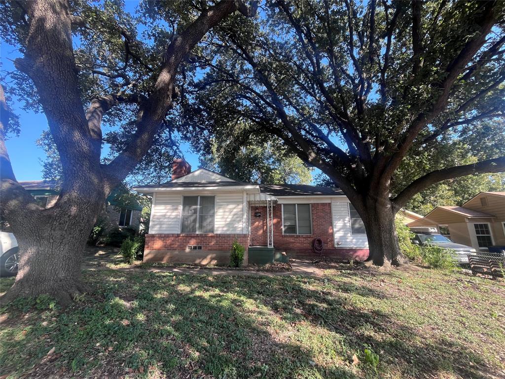 a view of house with a backyard