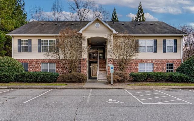 $114,900 | 1980 Crest Bluff View Drive, Unit 201 | South Suburban Winston-Salem