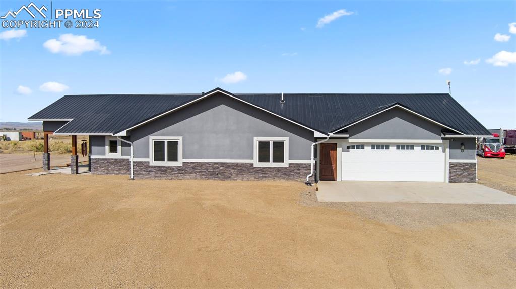 a view of house and yard with garage