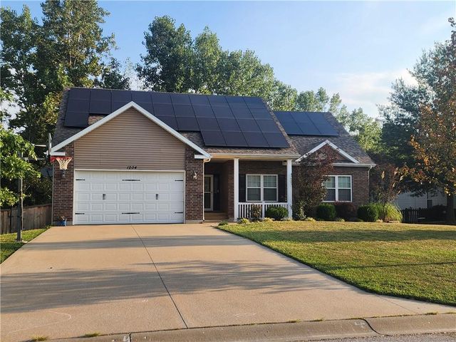 $359,000 | 1204 Nottingham Drive | Warrensburg