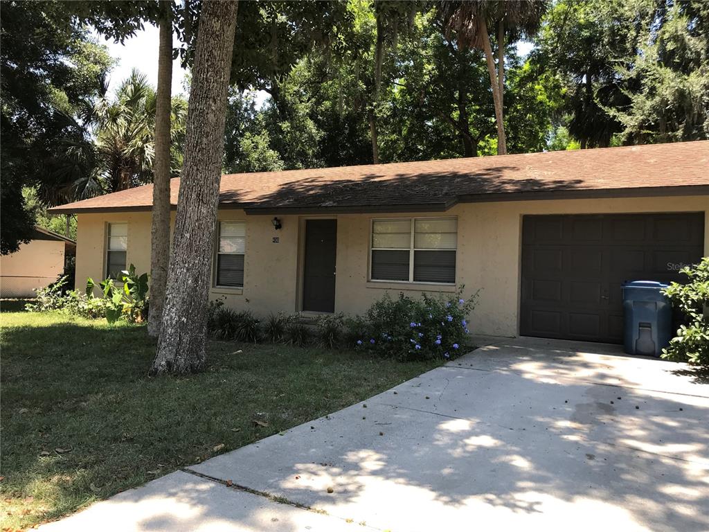 a view of a house with a yard