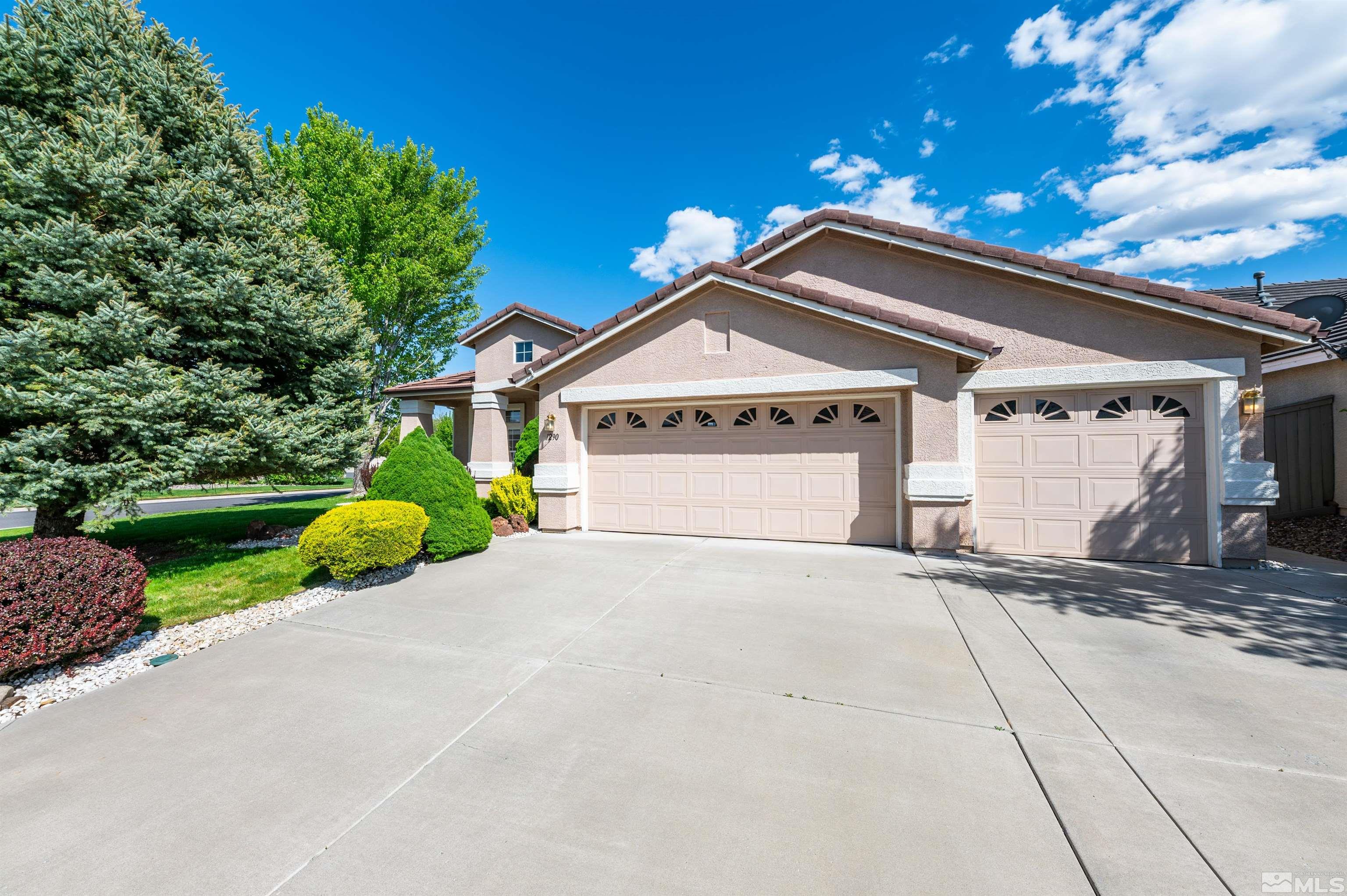 a view of a house with a yard and garage