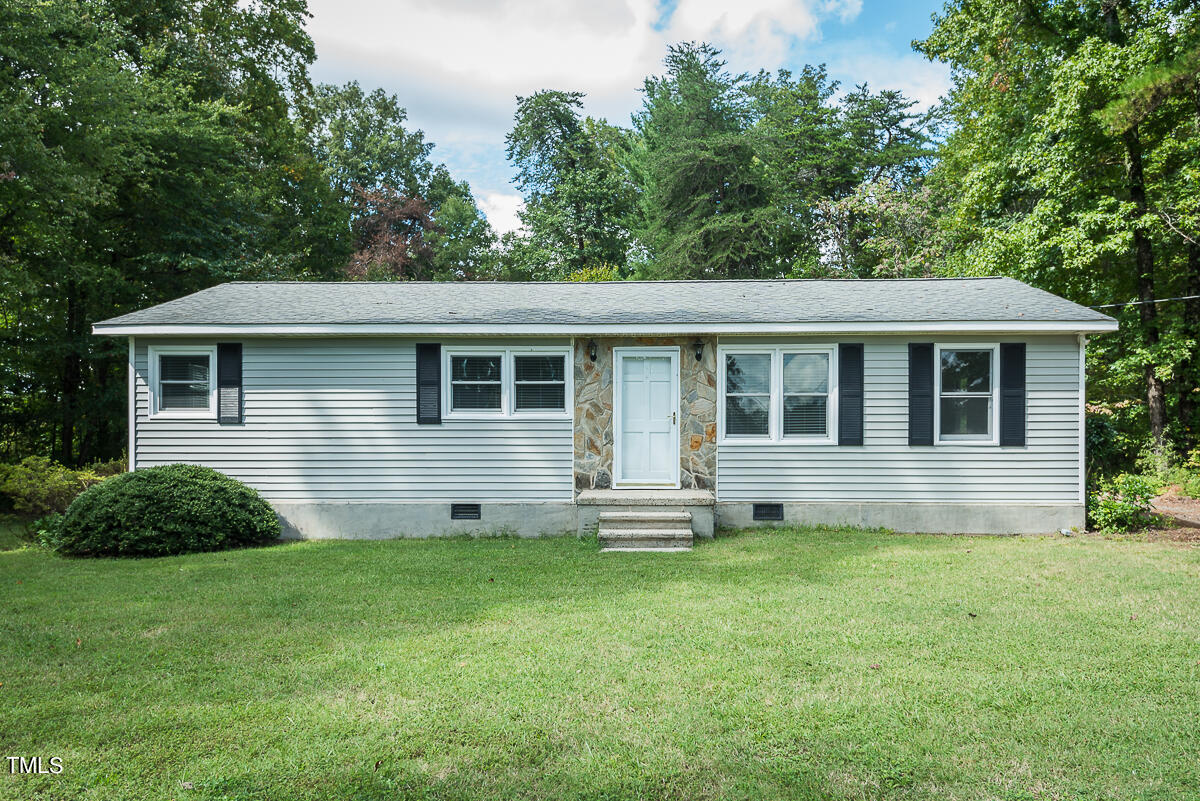 a view of house with a yard