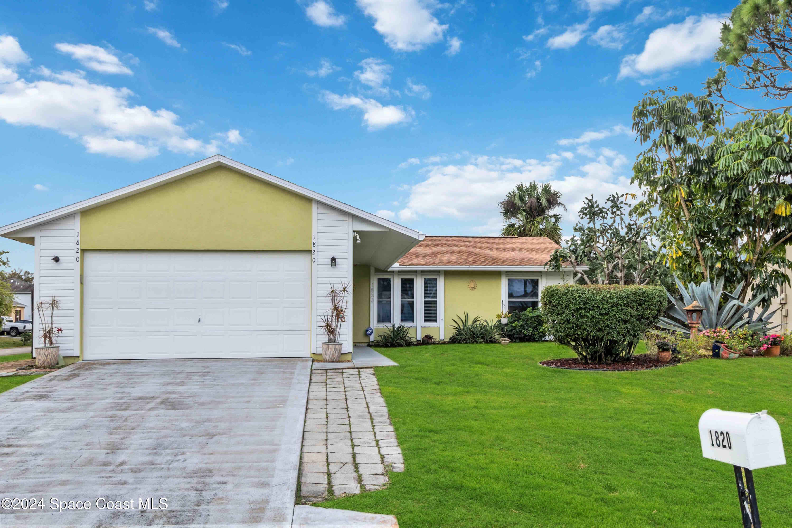 a view of a house with a yard