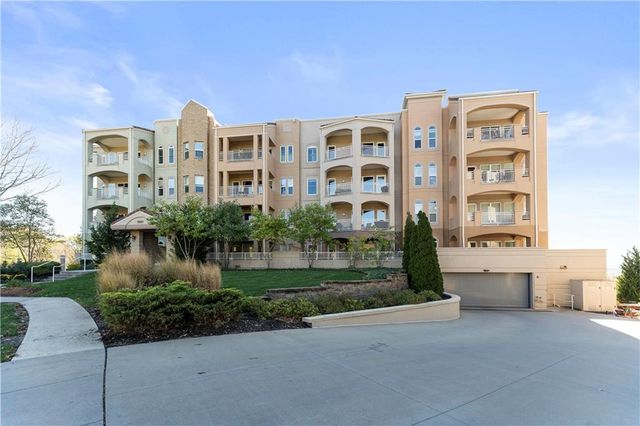 $400,000 | 3800 North Mulberry Drive, Unit 105 | Briarcliff West