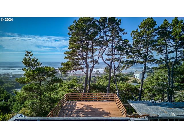 $425,000 | 1442 Northwest Fircrest Court | Bayshore