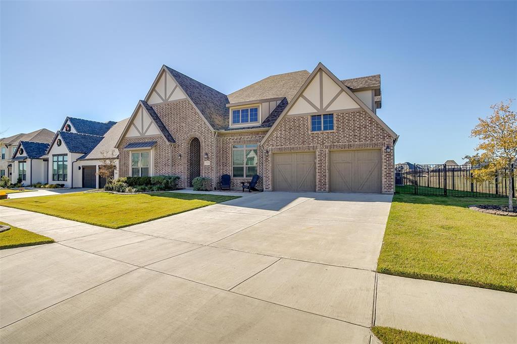 a house view with a outdoor space