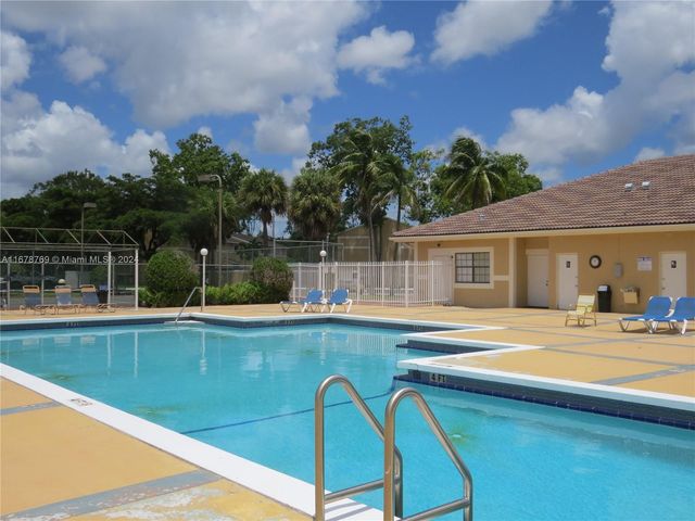 $2,100 | 200 Palm Circle West, Unit 304 | The Palms of Pembroke Condominium