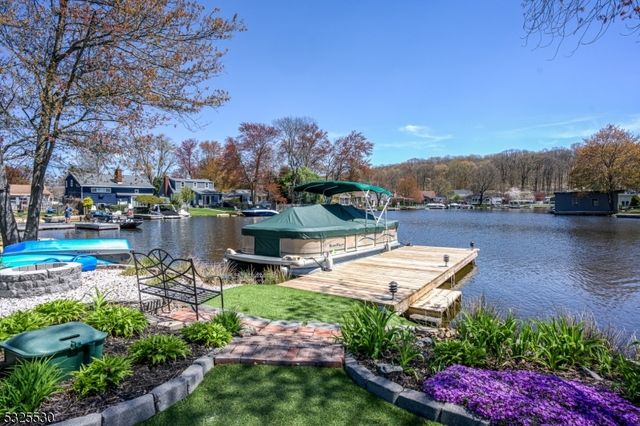 $949,000 | 11 South Beach Road | Lake Hopatcong