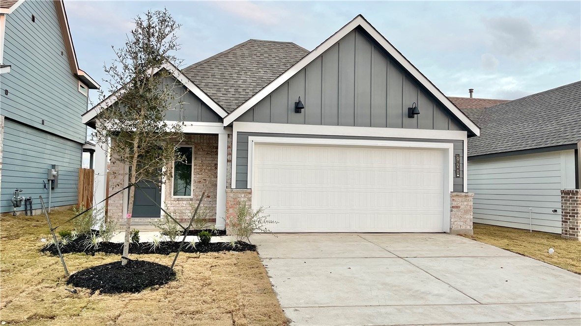 View of front of property featuring a front yard a