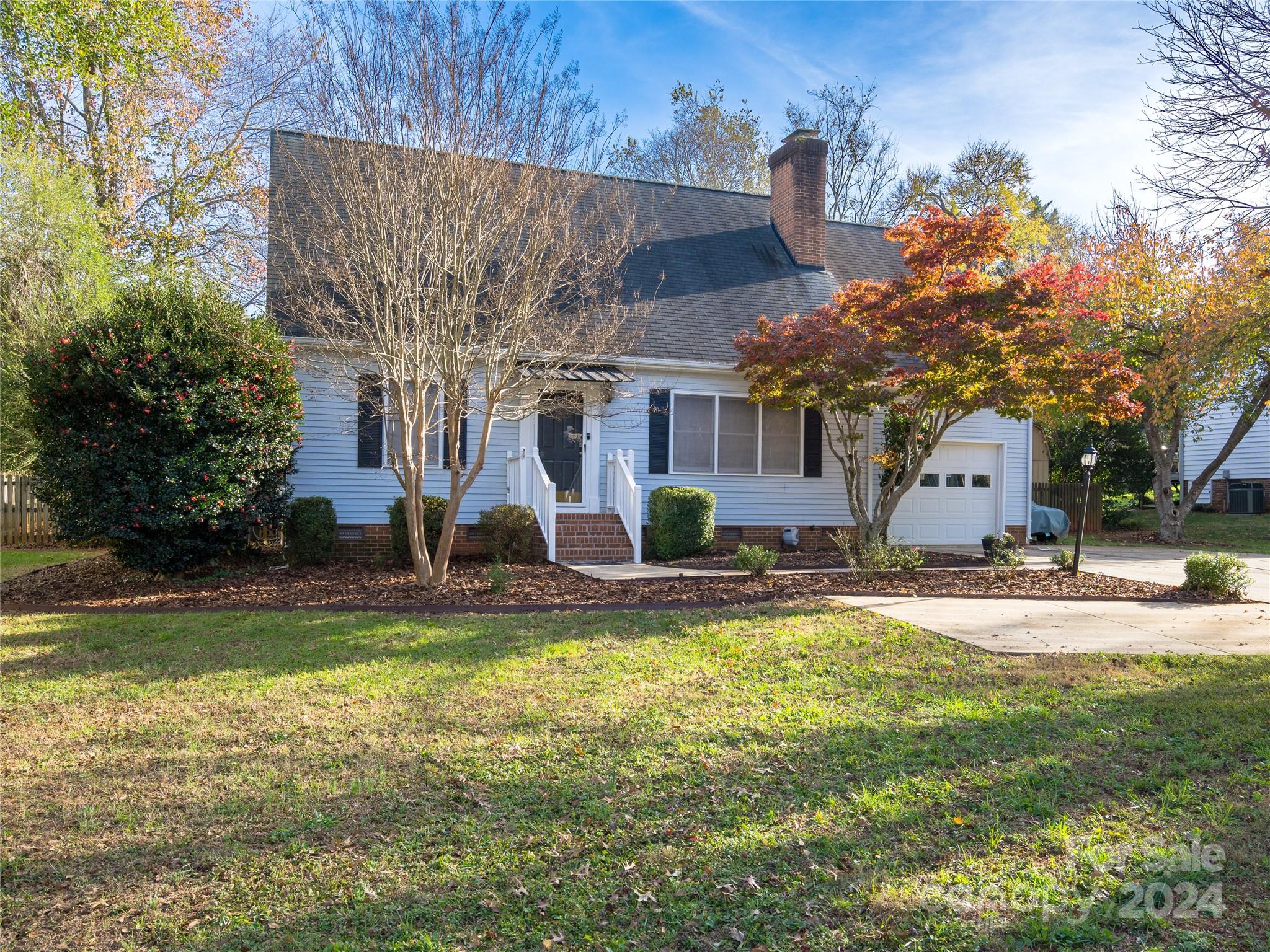 a view of a house with swimming pool and a yard