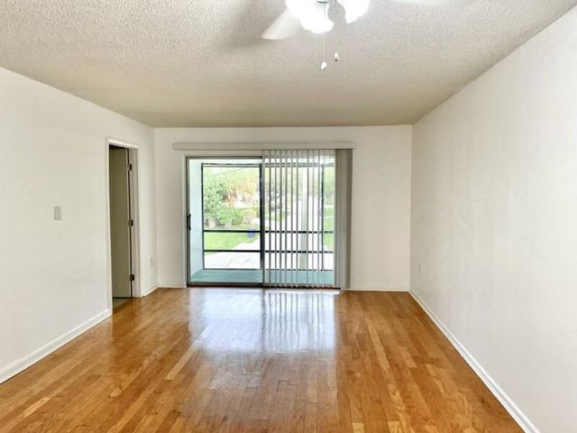 $1,600 | 2302 Sunrise Boulevard, Unit 202 | Maravilla