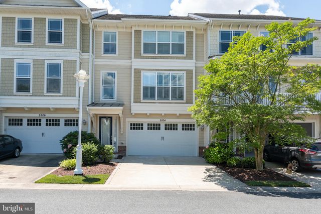 $595,000 | 2804 Persimmon Place, Unit D3 | Cambridge