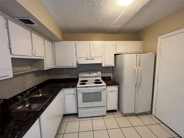 $1,750 | 3610 Northwest 21st Street, Unit 207 | Lauderdale Lakes East Gate