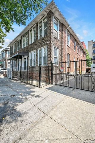 $1,049,000 | 724 Manida Street | Hunts Point