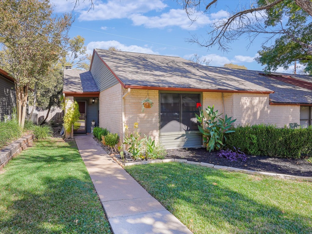 Rare corner unit with your own front yard