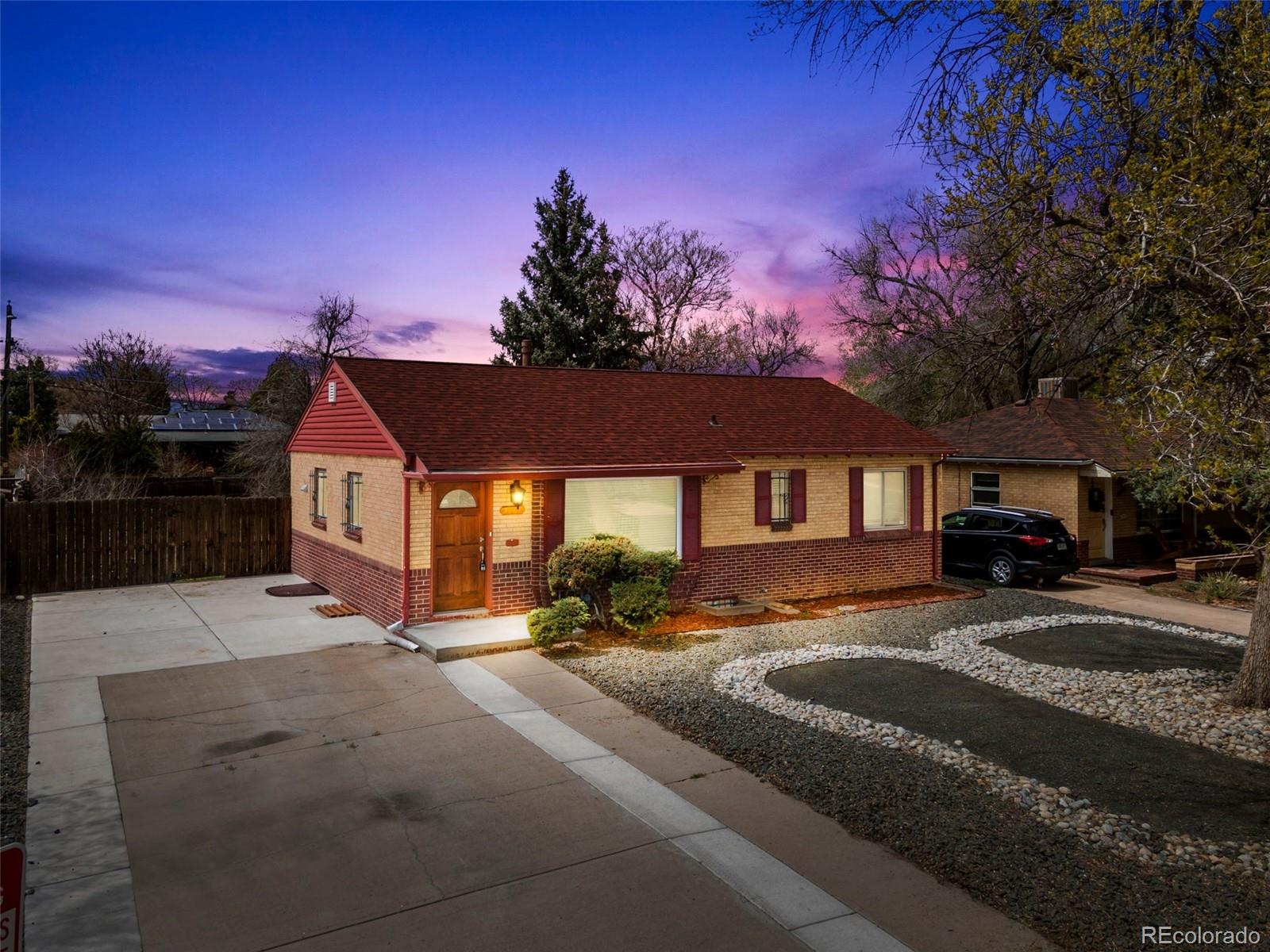 a view of a house with a yard