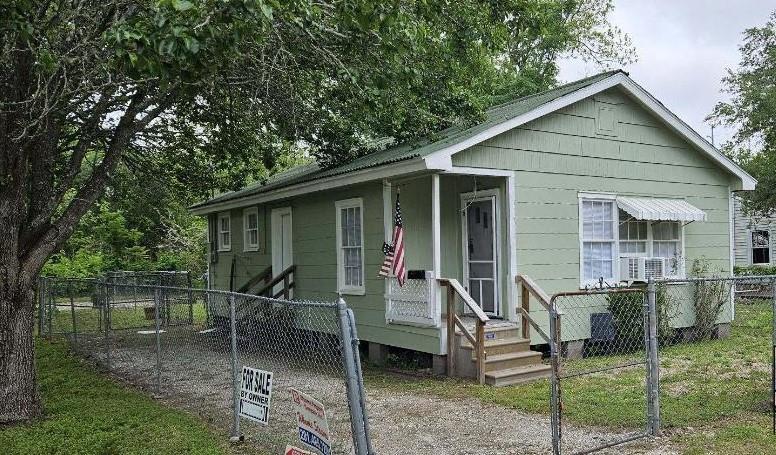 Very private home on dead-end street