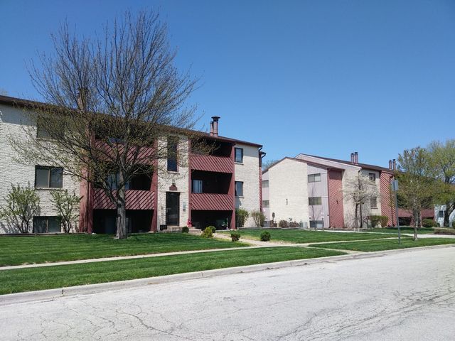 $76,500 | 1913 Tracy Drive, Unit 2A | Bloomington