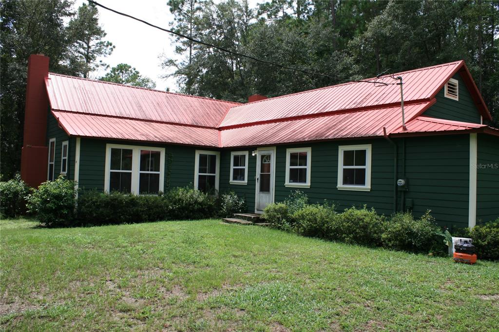 a view of a house with garden and yard