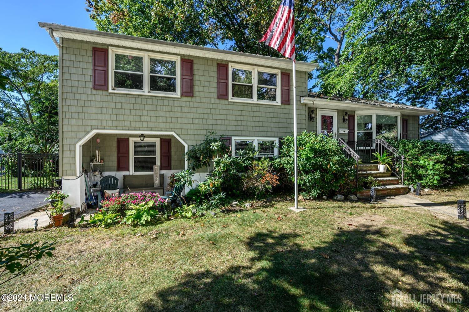 a view of a house with a yard and plants