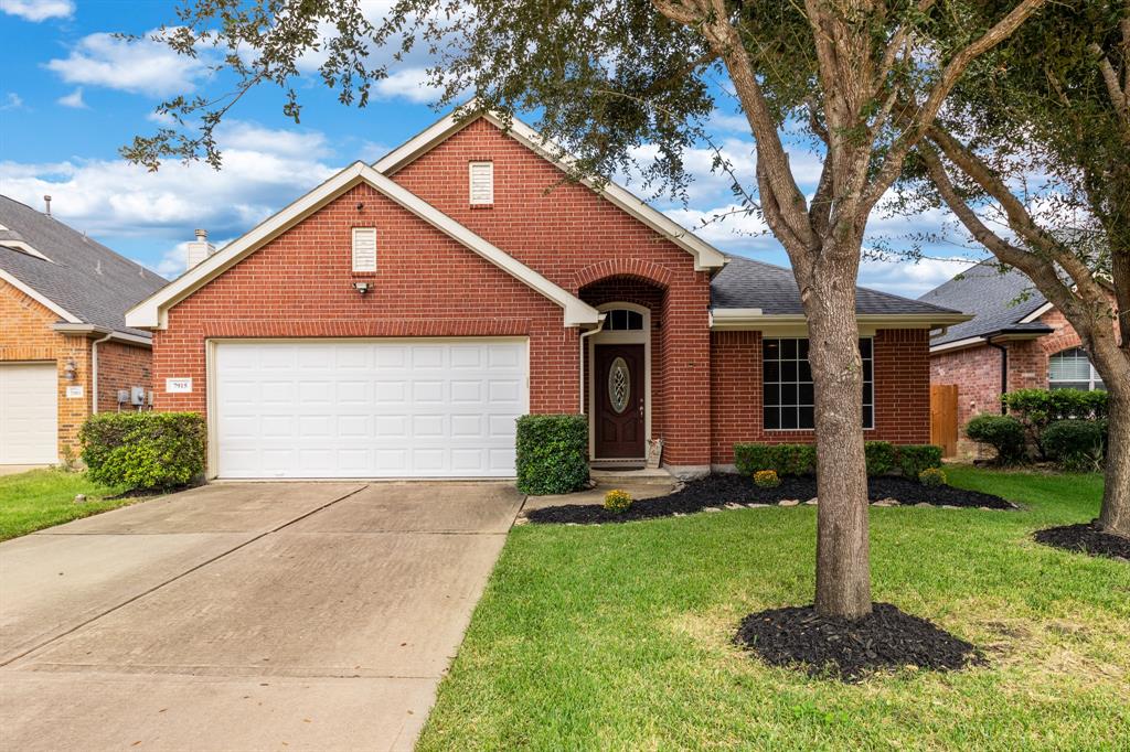 welcome to lovely 7915 Saragosa Blue Lane!