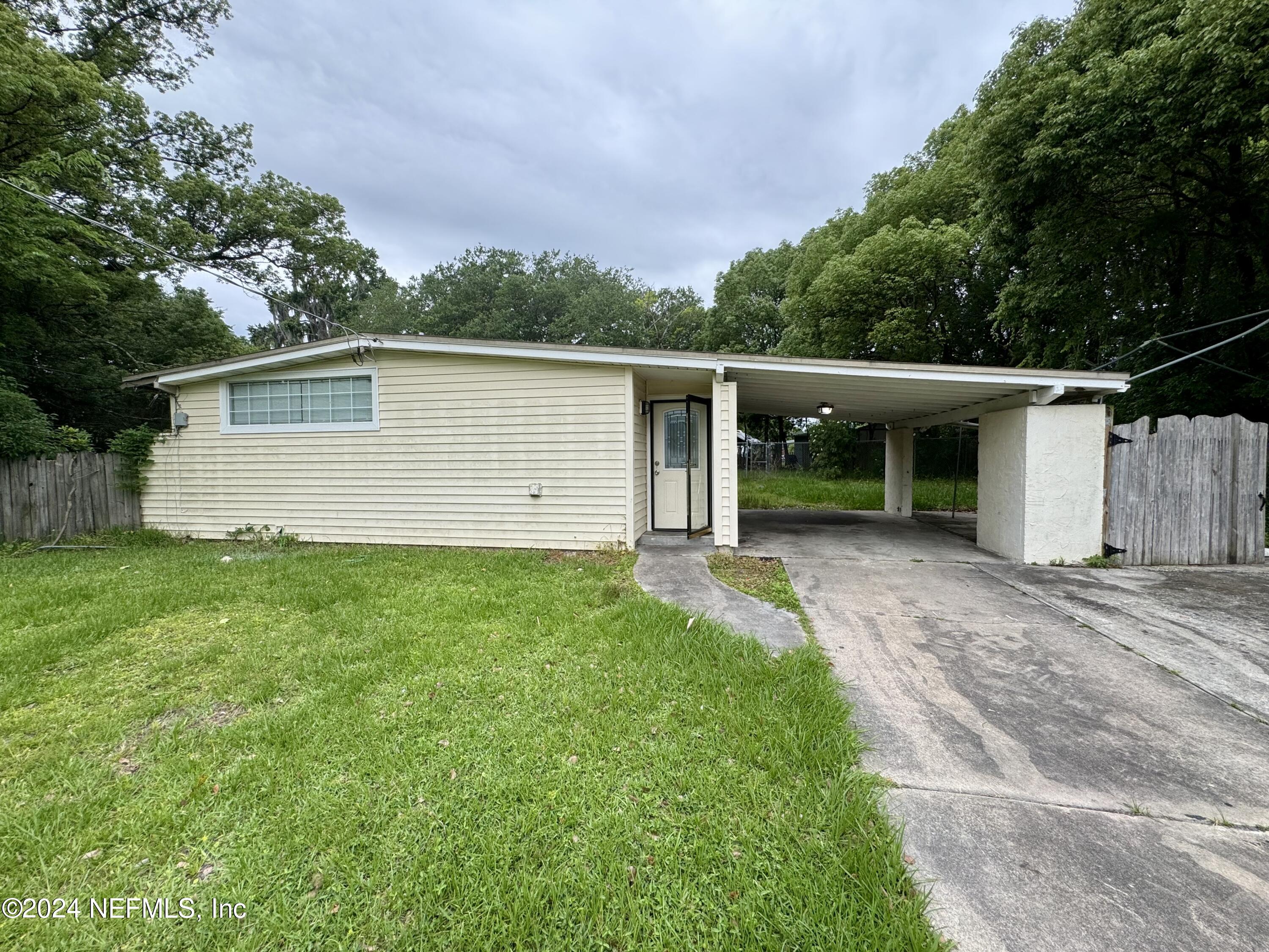 a view of house with backyard