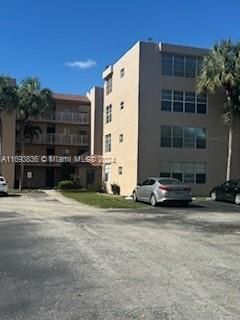 $2,050 | 9450 Live Oak Place, Unit 305 | Pine Island Ridge