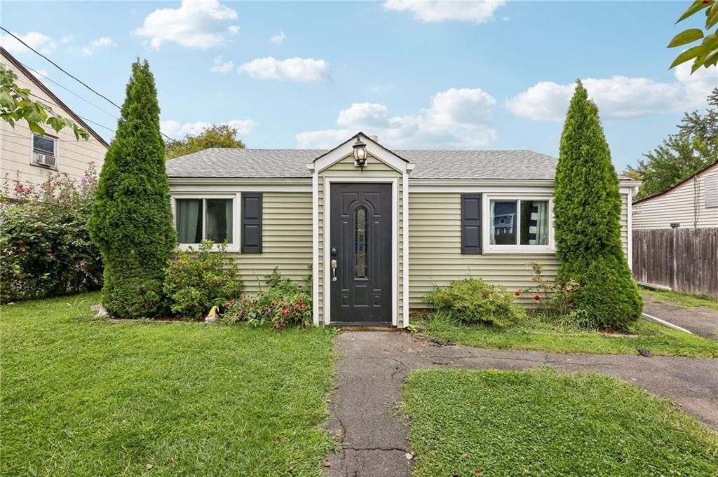 View of front facade with a front lawn