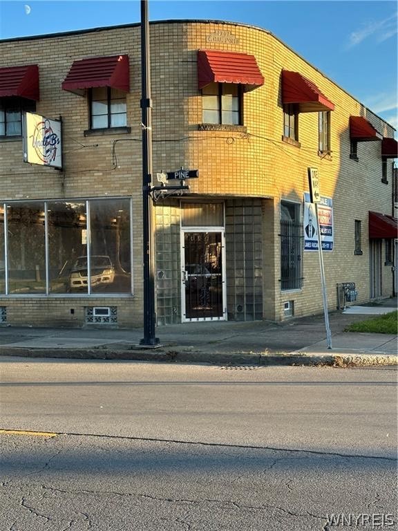 FRONT OF BUILDING FACING PINE AVENUE