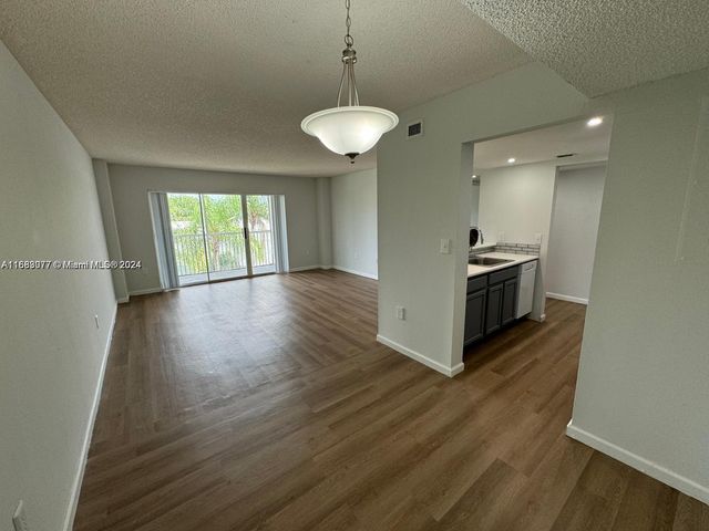 $2,275 | 2855 West Commercial Boulevard, Unit 317 | Fort Lauderdale