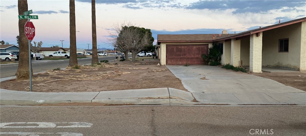 a view of a house with a yard