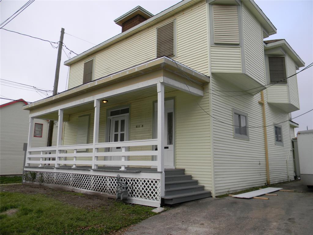 a view of a house with a yard and deck