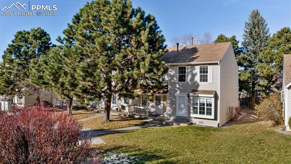 a view of a house with a yard