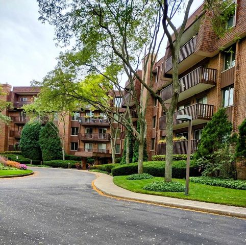 $364,500 | 1175 Lake Cook Road, Unit 201 | Northbrook