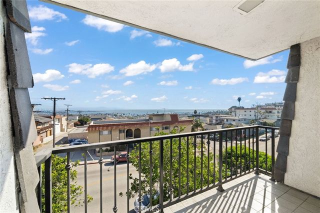 $698,000 | 760 West 30th Street, Unit 11 | Coastal San Pedro