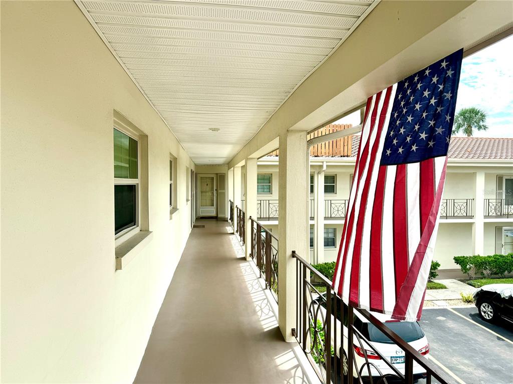 a view of an entryway with furniture