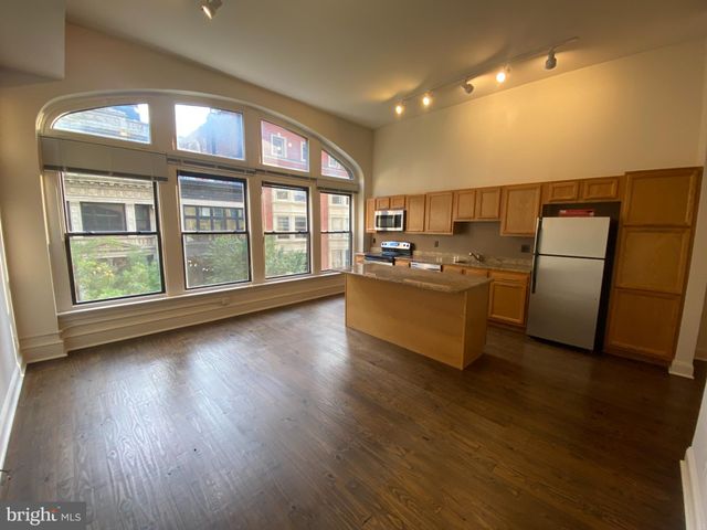 $3,000 | 1733-35 Chestnut Street, Unit 302 | Center City West