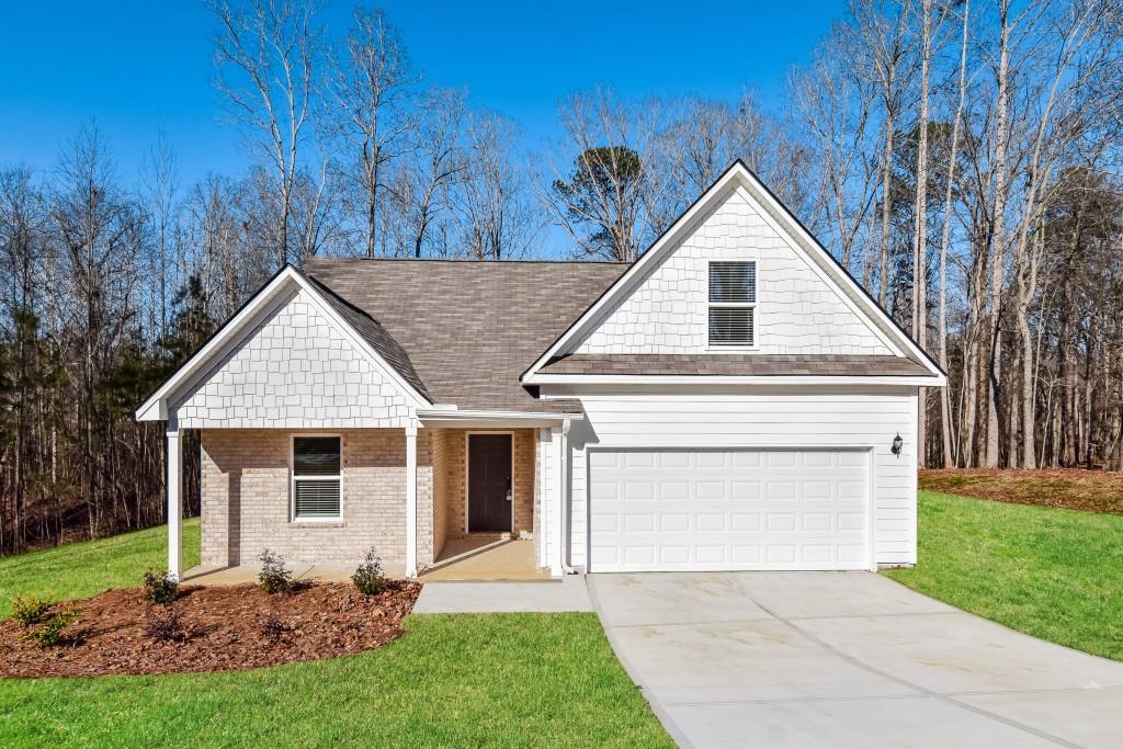 a view of a house with a yard