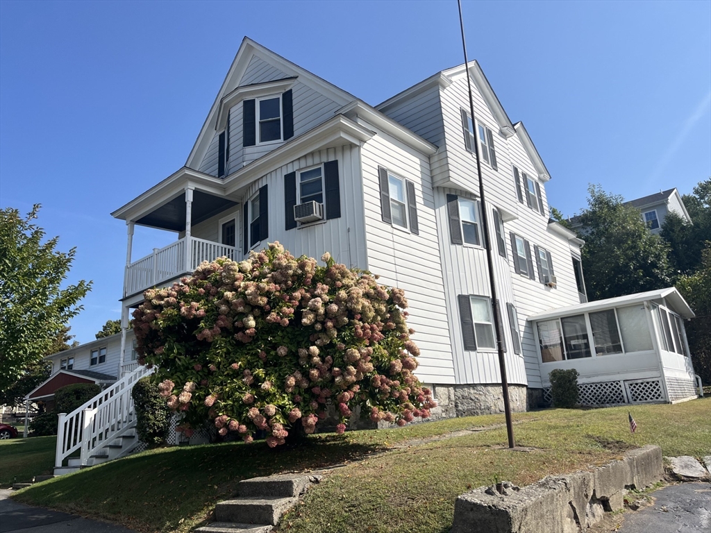 a view of a house with a yard