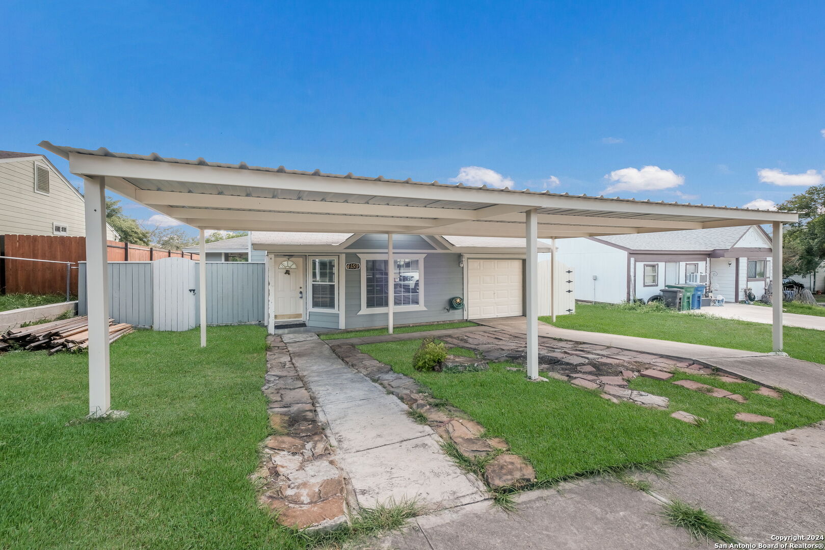 a view of a house with a back yard