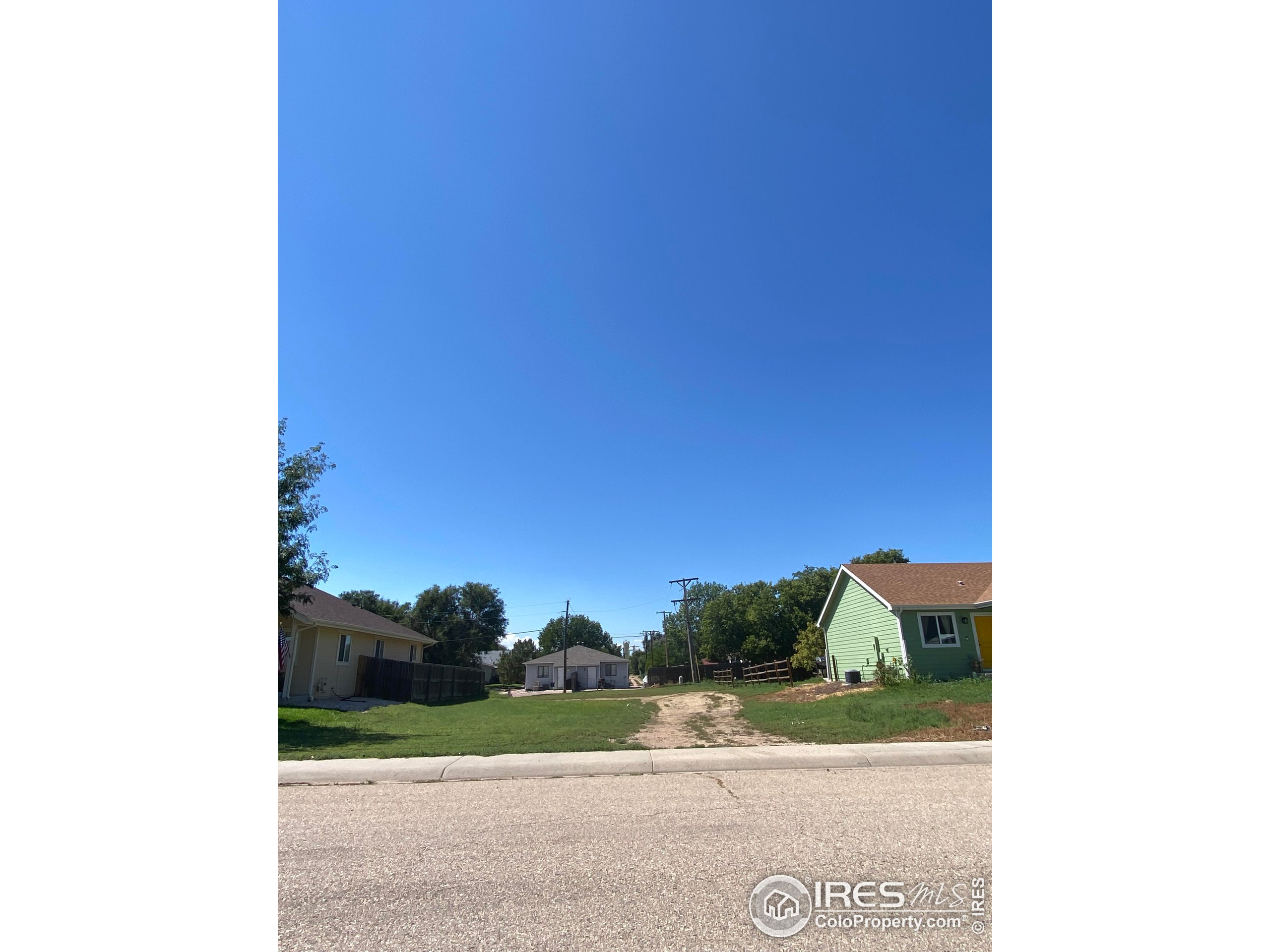 a view of a yard in front of a house