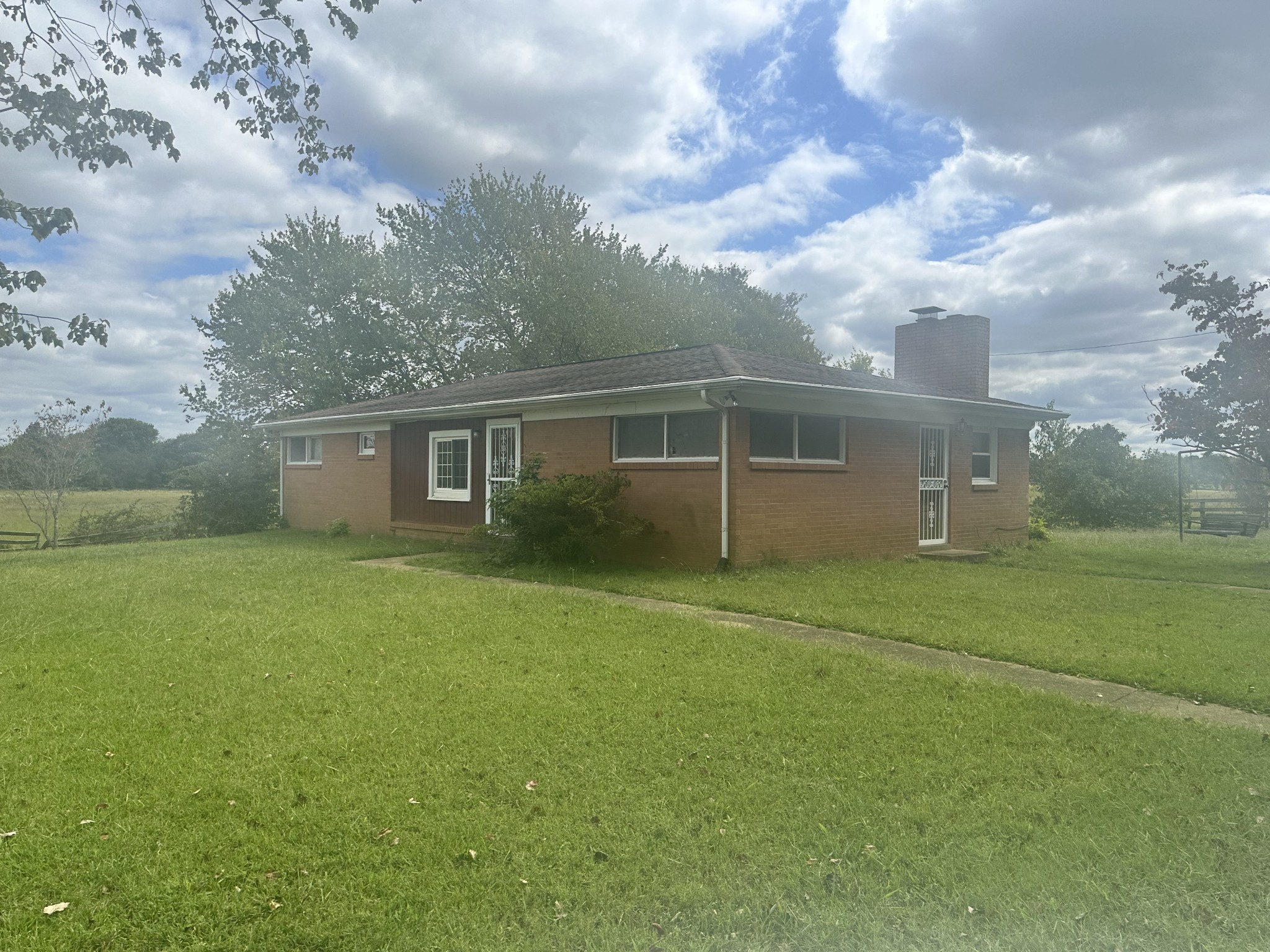 a view of a house with a backyard