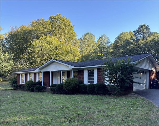 $275,000 | 225 Woodland Drive | Calhoun